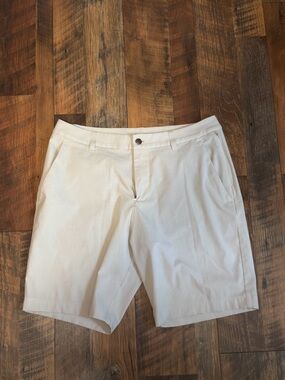 Lululemon ABC Classic Fit Short 7” WovenAir Mens 32 Golf Performance Light Ivory